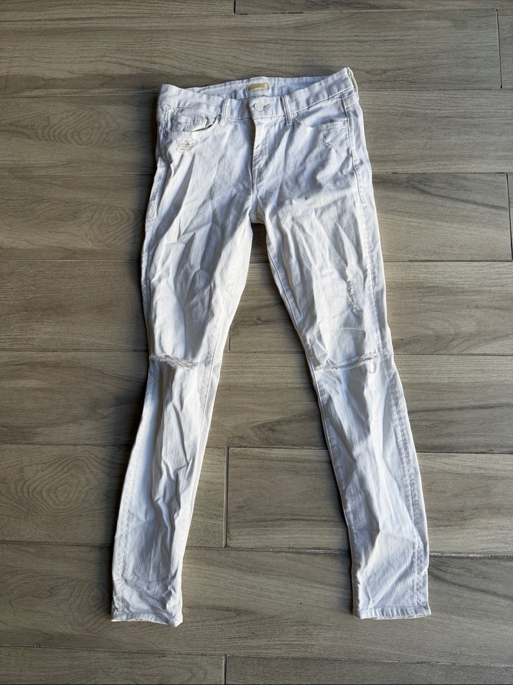 MOTHER White Women’s Skinny Jeans with Knee Distress